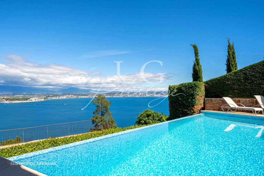 Villa in Théoule-sur-Mer, Provence-Alpes-Côte d'Azur, France 1 - 15466822