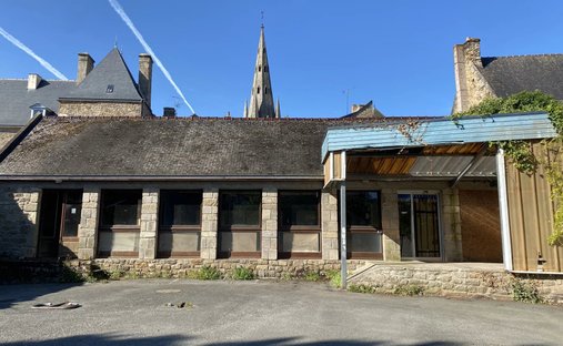 Sale Of A Castle In Guingamp, 693m² 26 Rooms €1,659,000 Côtes D'armor