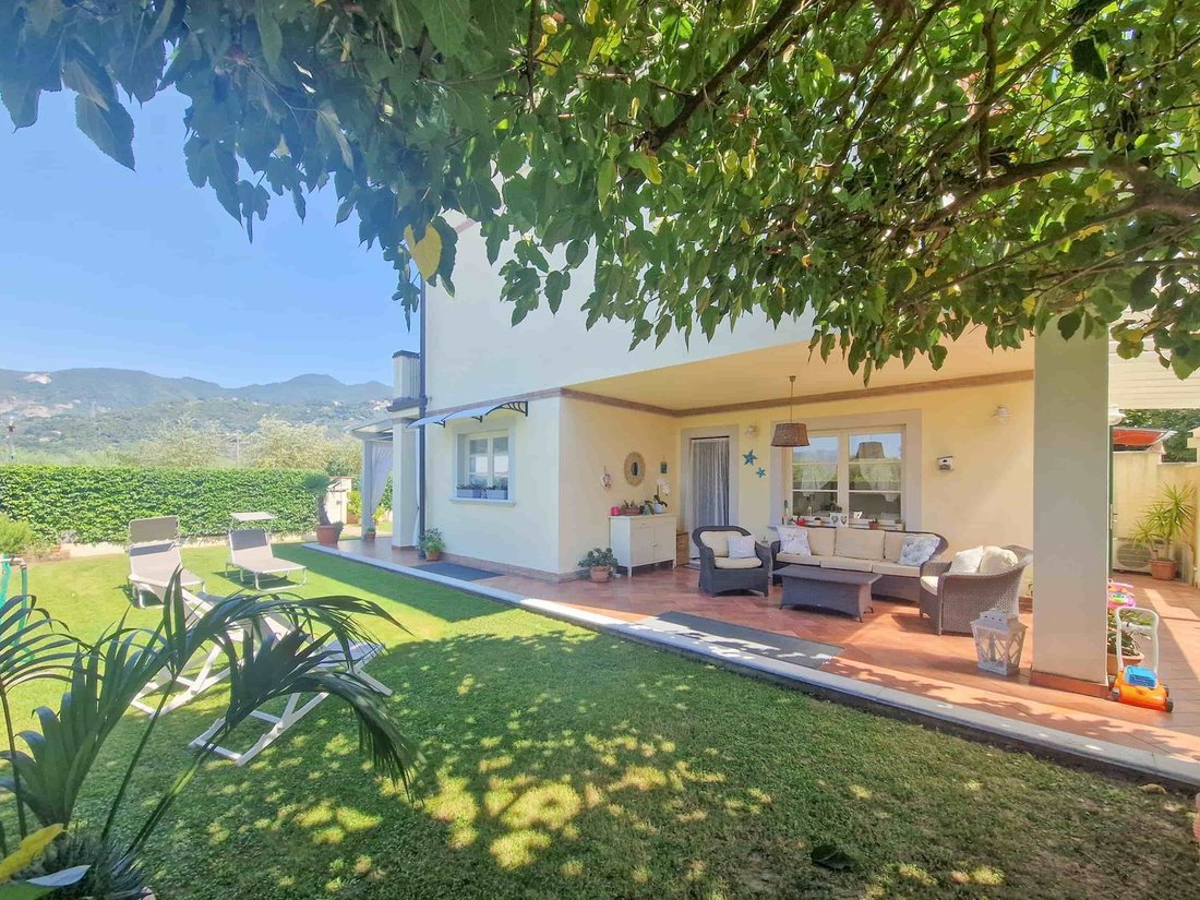 House in Pietrasanta, Tuscany, Italy 4 - 16064824
