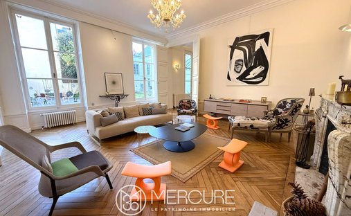 Castle for Sale in Châtellerault, Nouvelle-Aquitaine, France