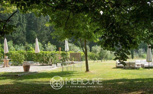 Castle for Sale in Le Thor, Provence-Alpes-Côte d'Azur, France