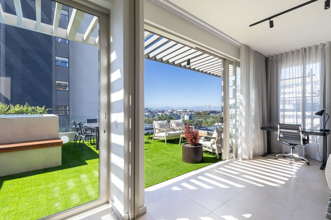 Apartment in Green Point, Atlantic Seaboard, Cape Town 5 - 16064104