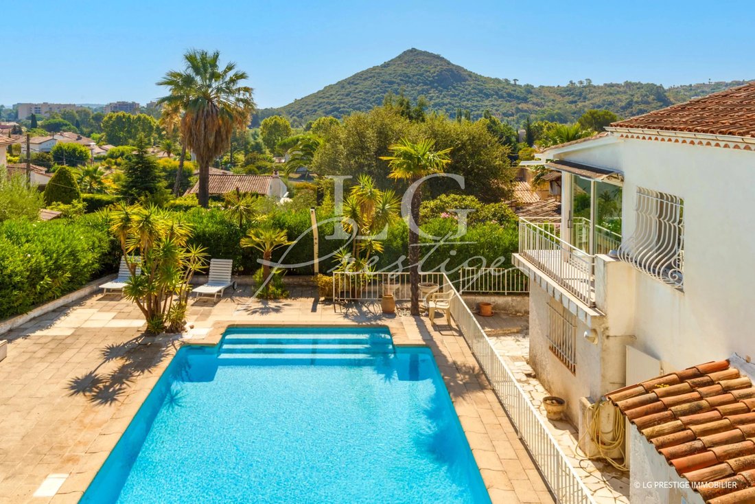 Villa in Mandelieu-la-Napoule, Provence-Alpes-Côte d'Azur, France 1 - 16039678
