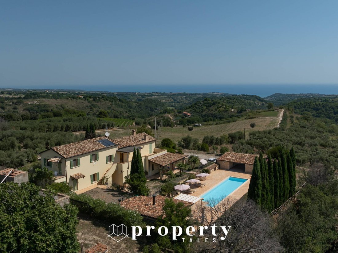Villa in Ripatransone, Marche, Italy 2 - 15229858