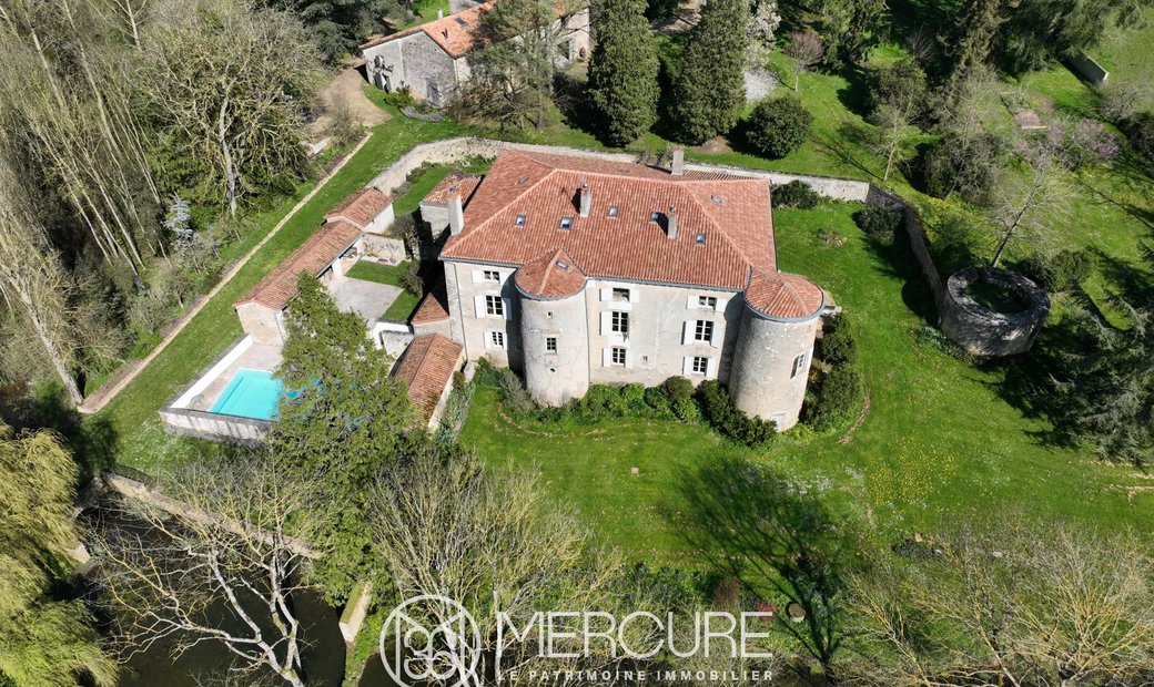 15th 19th C. Chateau With Outbuildings Set In 9.35 Ha