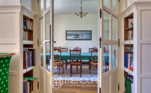 Near Bayeux Elegant XVII Ith Century Castle With 60 Ha Park