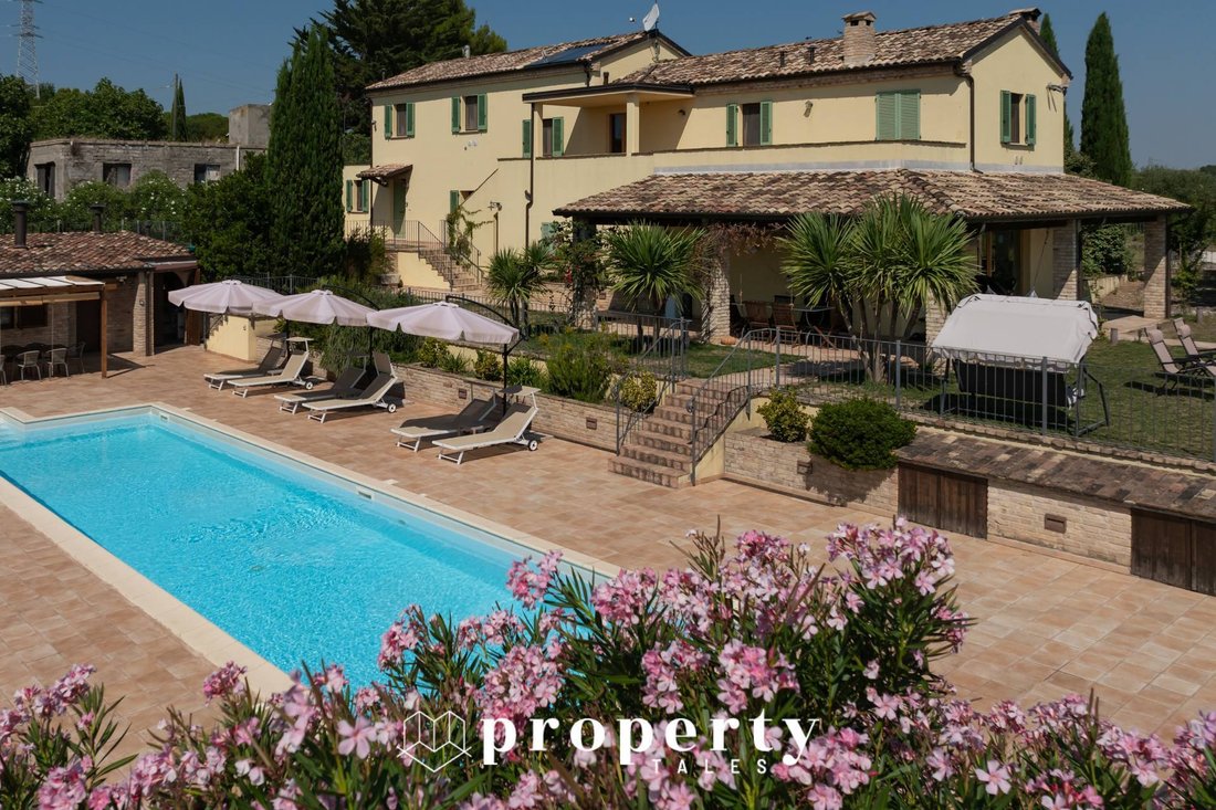 Villa in Ripatransone, Marche, Italy 1 - 15229858