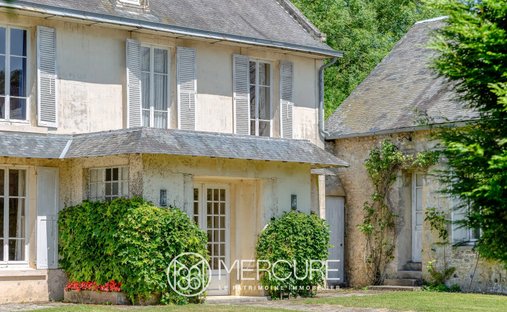 Near Bayeux Elegant XVII Ith Century Castle With 60 Ha Park