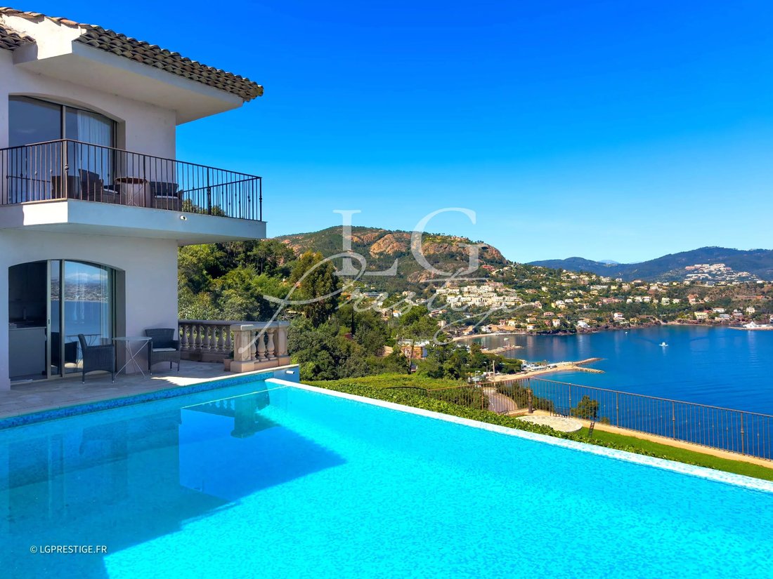 Villa in Théoule-sur-Mer, Provence-Alpes-Côte d'Azur, France 2 - 15466822