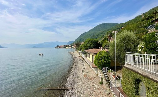 Villa in Acquaseria, Lombardy, Italy 1