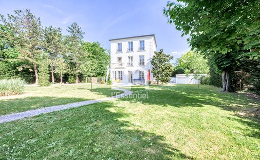 House in Napoleon, Maisons-Laffitte, France 1