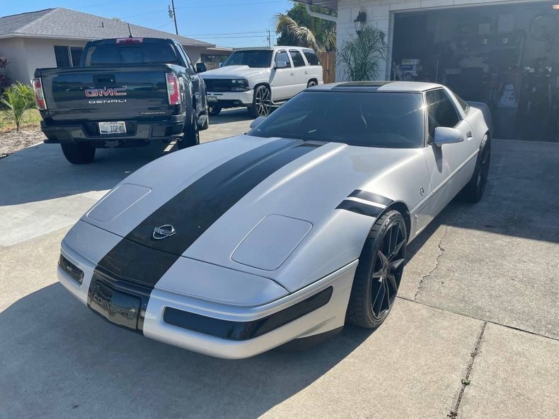 Coupe in Glendale, United States 1 - 16066267