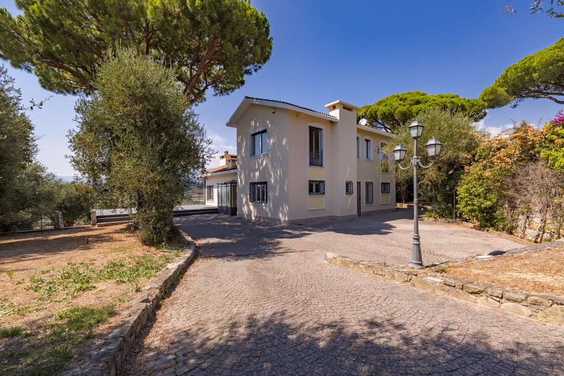 Villa in Bordighera, Liguria, Italy 4 - 16069015