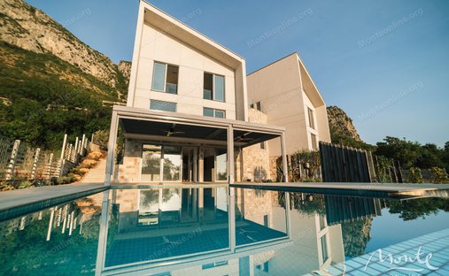 Villa in Blizikuće, Budva Municipality, Montenegro 1