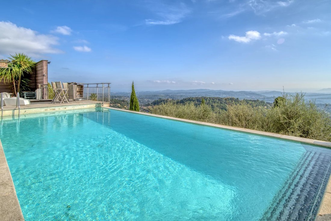 Villa in Châteauneuf-Grasse, Provence-Alpes-Côte d'Azur, France 1 - 13428678