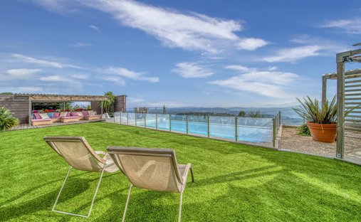 Villa in Châteauneuf-Grasse, Provence-Alpes-Côte d'Azur, France 1