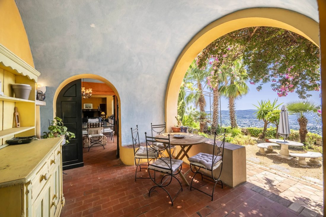 Villa in Grasse, Provence-Alpes-Côte d'Azur, France 3 - 16069287