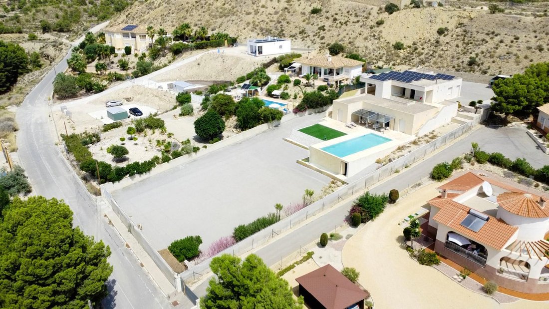Chalet in Alicante, Valencian Community, Spain 2 - 16069122