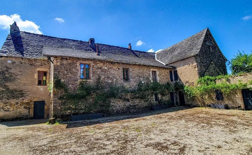 Castle for Sale in Villefranche-de-Rouergue, Occitanie, France