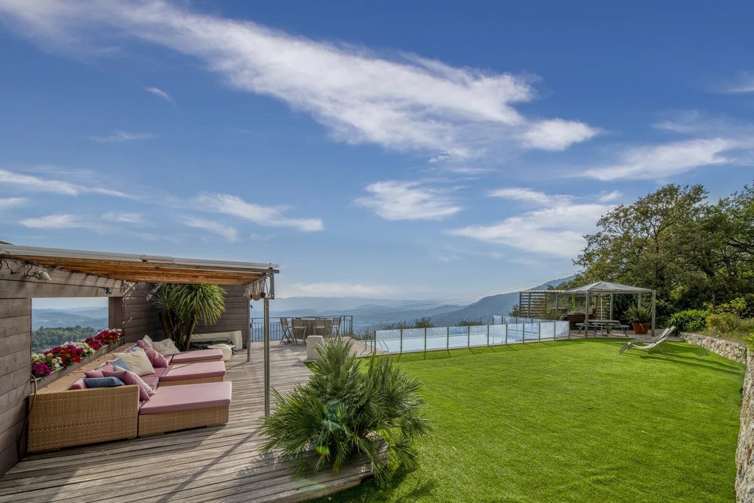 Villa in Châteauneuf-Grasse, Provence-Alpes-Côte d'Azur, France 2 - 13428678