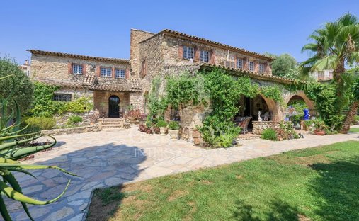House in Village-Saint Julien-Saint Pierre, Biot, France 1