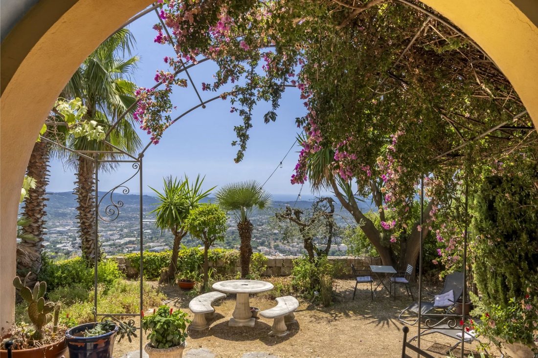 Villa in Grasse, Provence-Alpes-Côte d'Azur, France 4 - 16069287