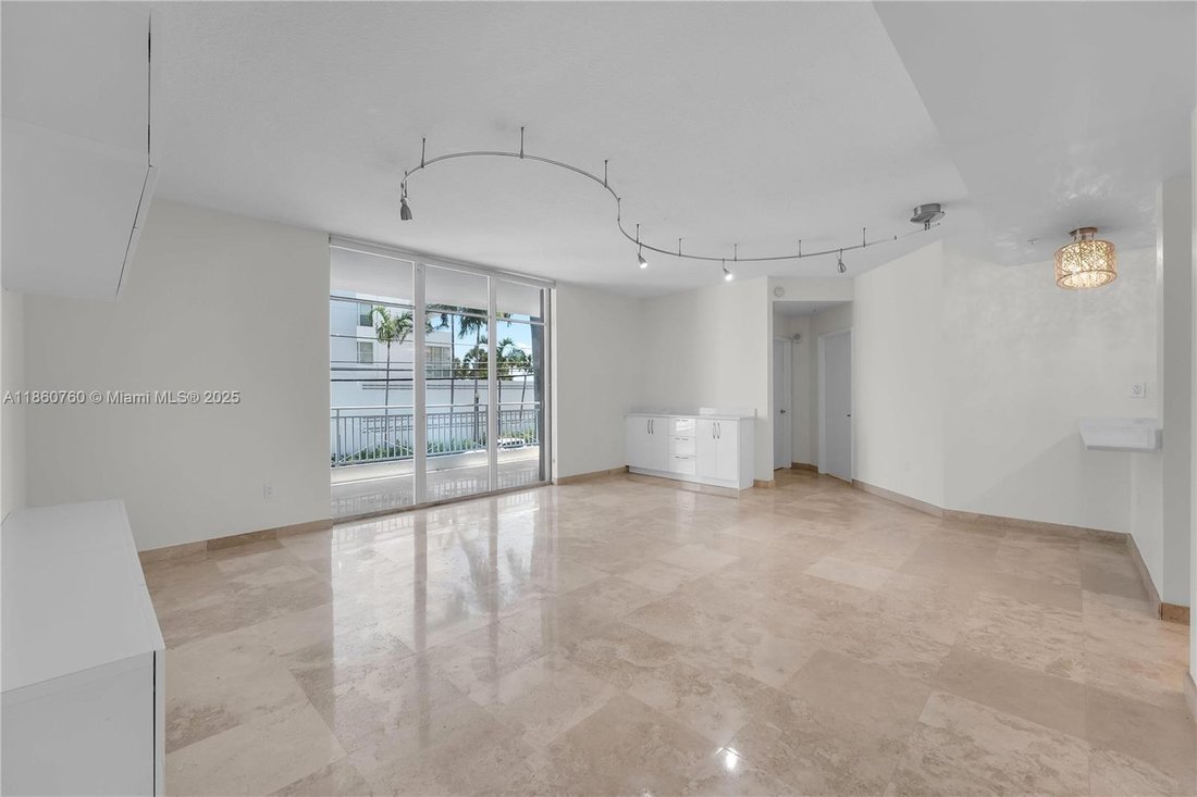Condo in Miami Beach, Florida, United States 5 - 16070997