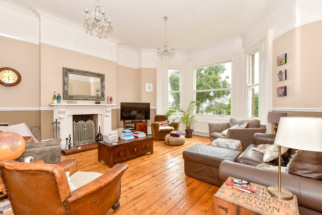 House in Ryde, England 5 - 16070684