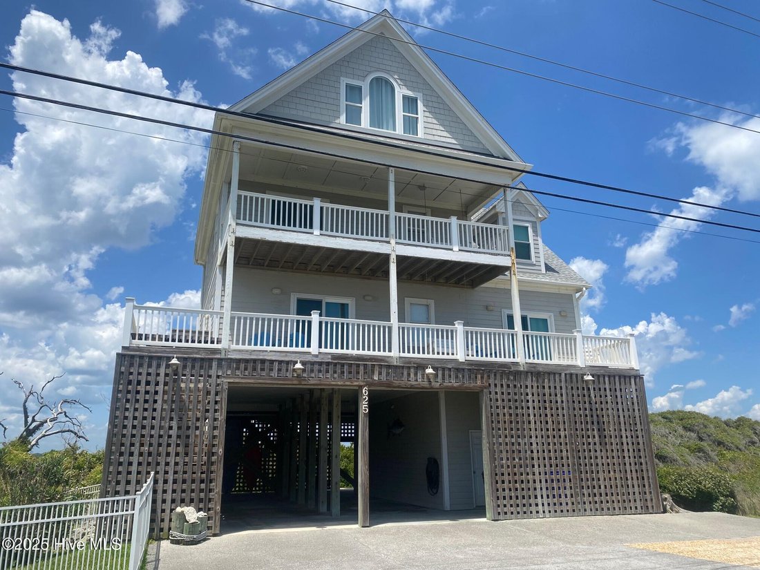 House in North Topsail Beach, North Carolina, United States 1 - 16063343