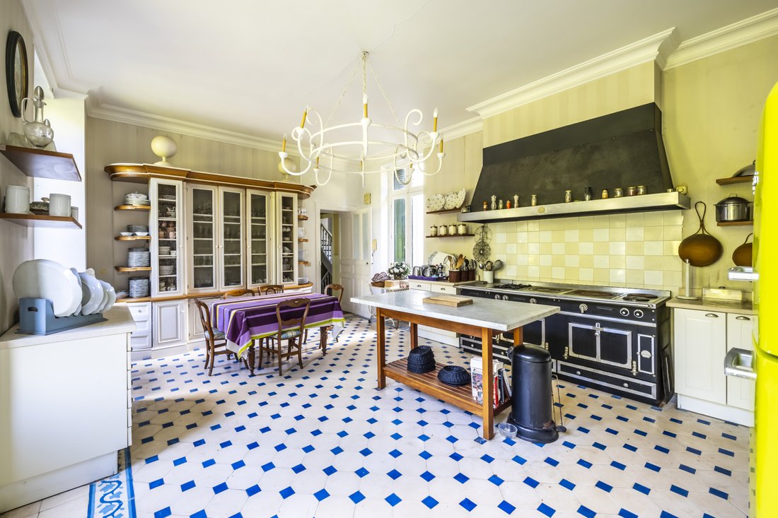 Le Bijou Biarrot: A Belle Époque Dream by the Atlantic’s Edge - 5