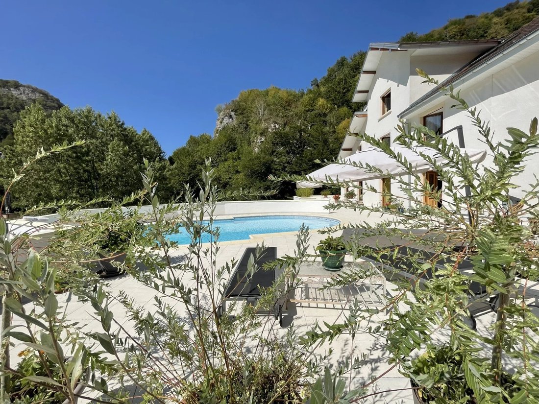 Estate in Baume-les-Dames, Bourgogne – Franche-Comté, France 1 - 16069241
