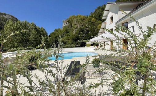 Estate in Baume-les-Dames, Bourgogne – Franche-Comté, France 1