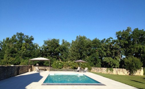 The Noble Chartreuse With Swimming Pool And Pigeoneer