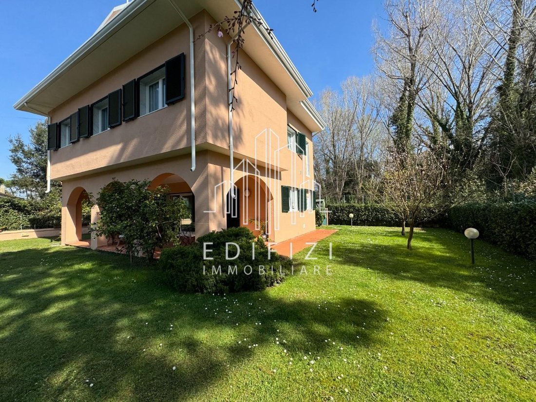 Villa in Ronchi, Massa, Italy 3 - 16070722
