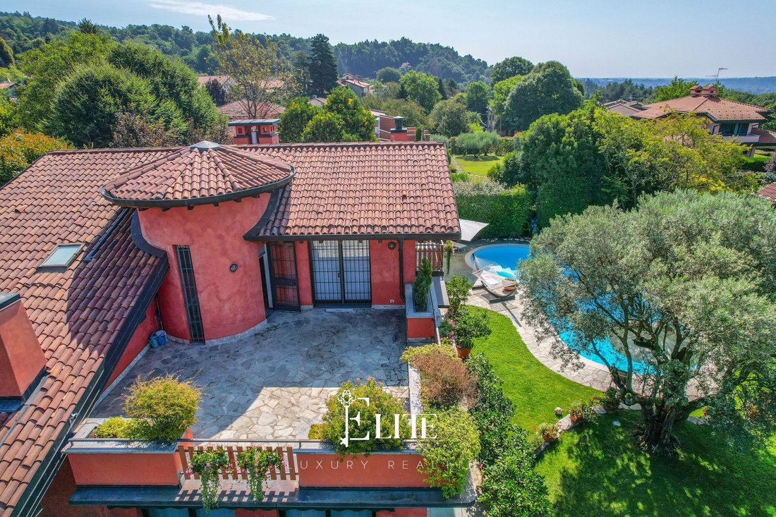 Villa in Barasso, Lombardy, Italy 4 - 16069087