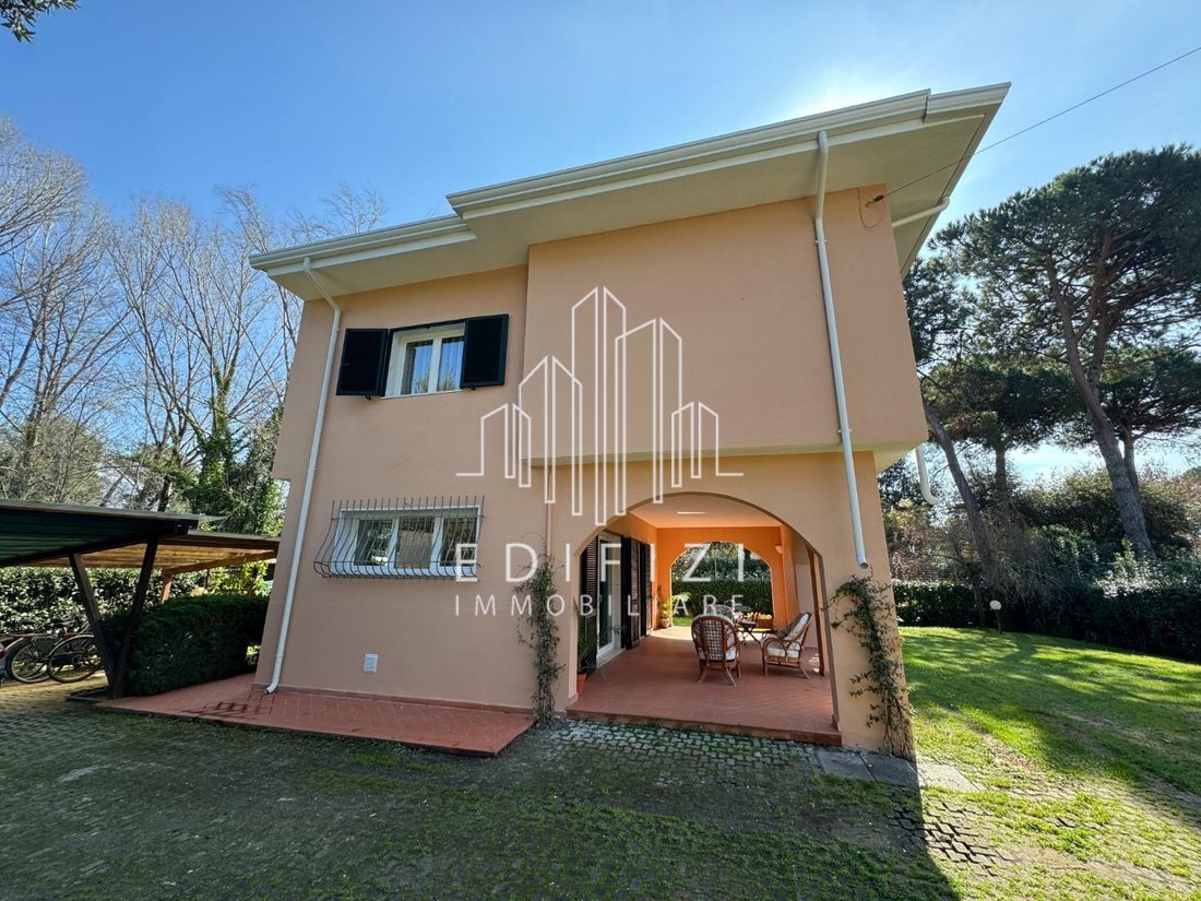 Villa in Ronchi, Massa, Italy 5 - 16070722
