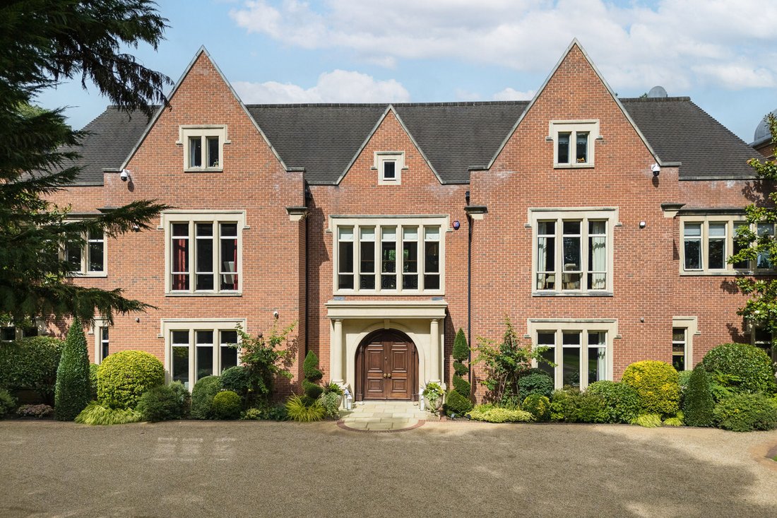 House in Brooklands, Elmbridge, England 4 - 16070690
