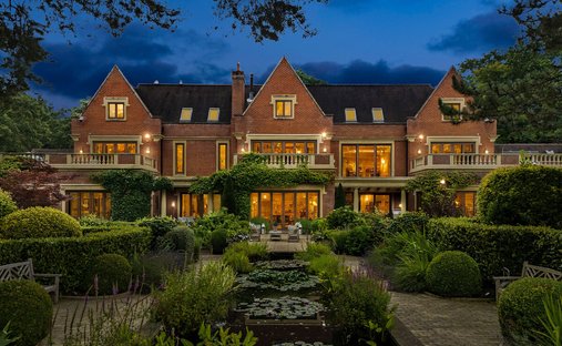 House in Brooklands, Elmbridge, England 1