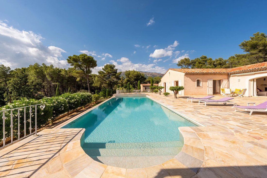 Villa in Cabris, Provence-Alpes-Côte d'Azur, France 2 - 16069361