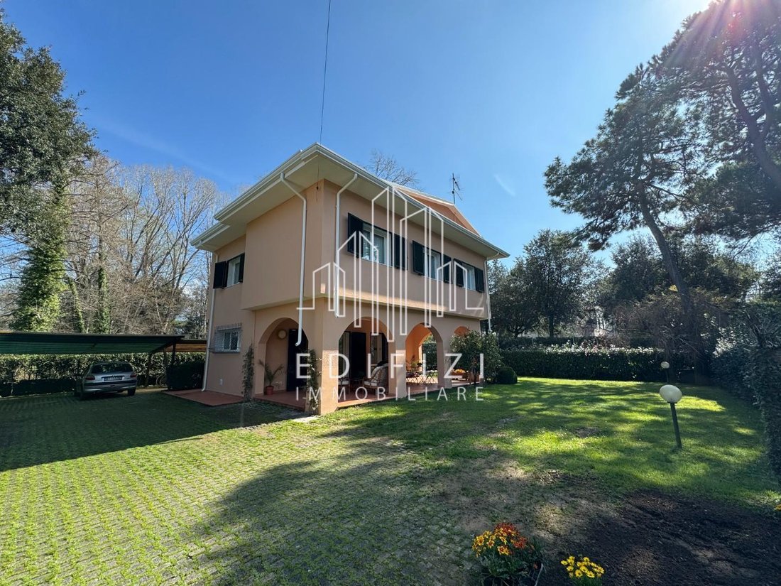 Villa in Ronchi, Massa, Italy 4 - 16070722