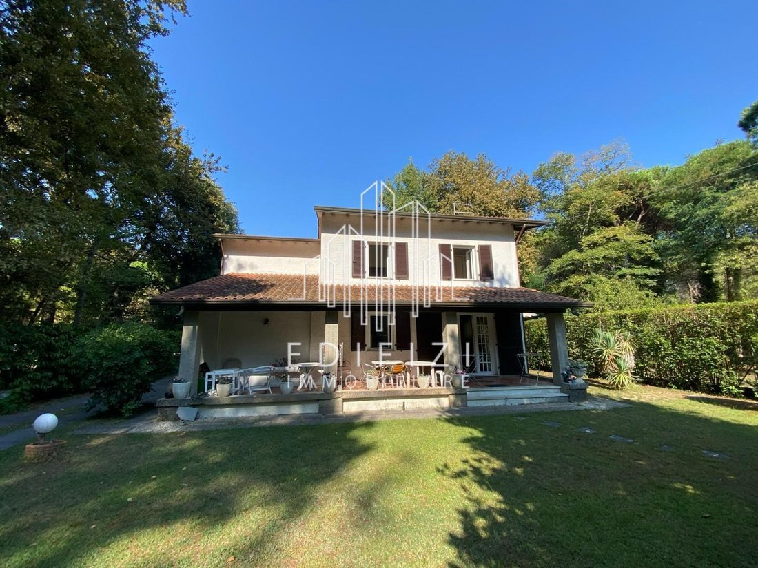 Villa in Ronchi, Massa, Italy 1 - 16070713
