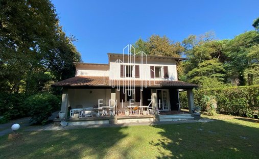 Villa a Ronchi, Massa, Italia 1