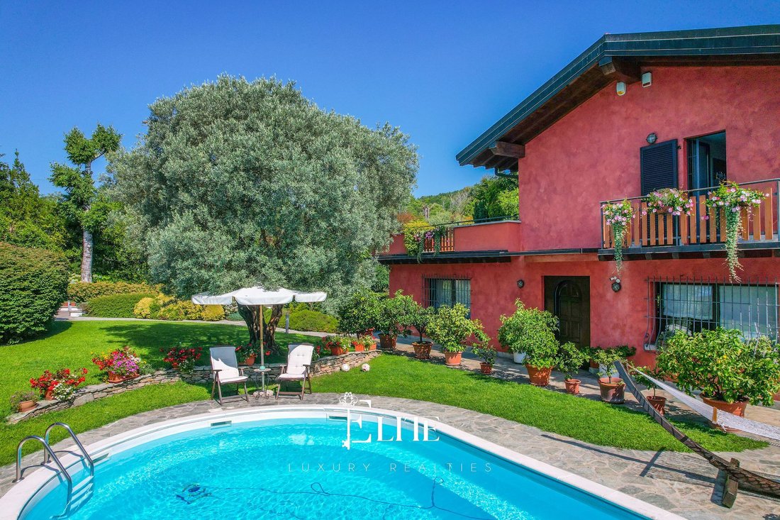 Villa in Barasso, Lombardy, Italy 2 - 16069087