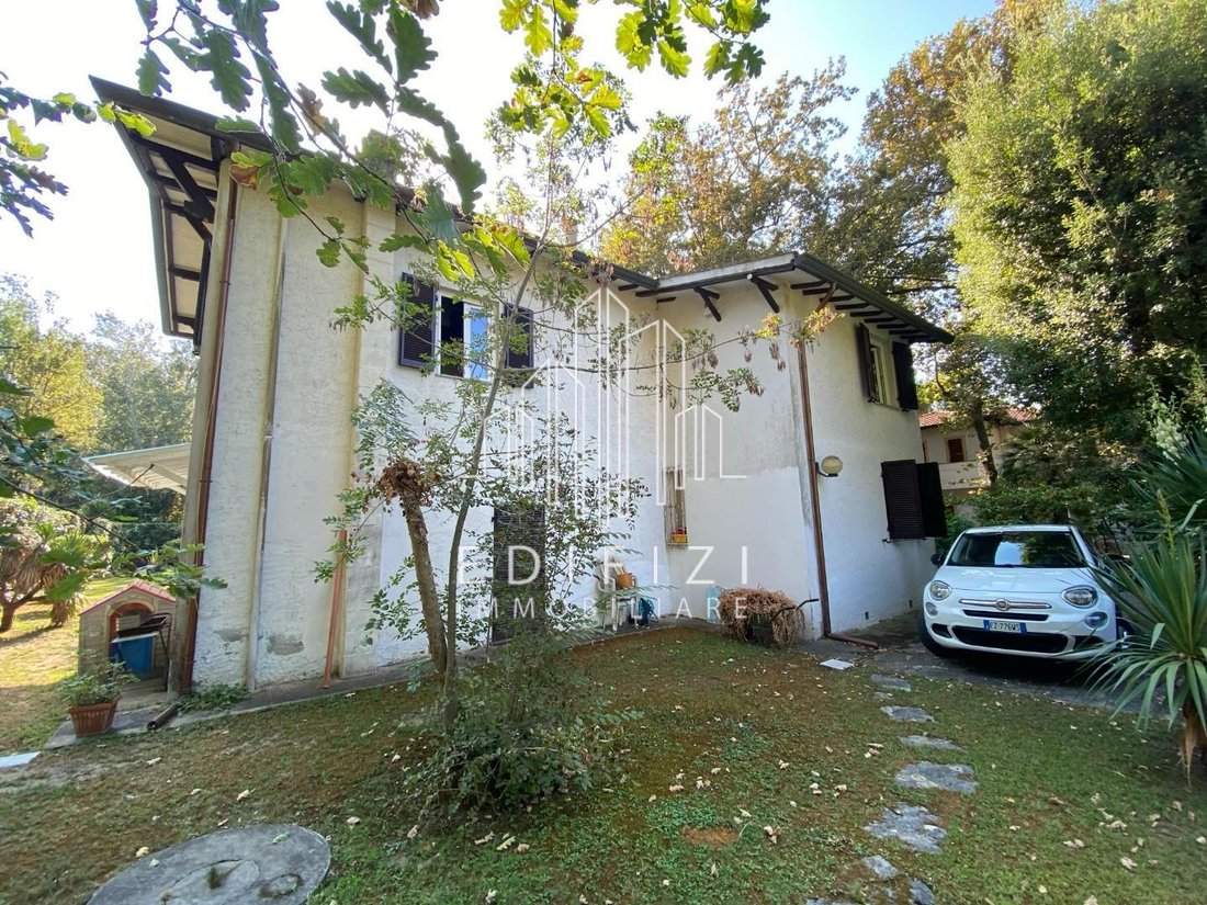 Villa in Ronchi, Massa, Italy 4 - 16070713