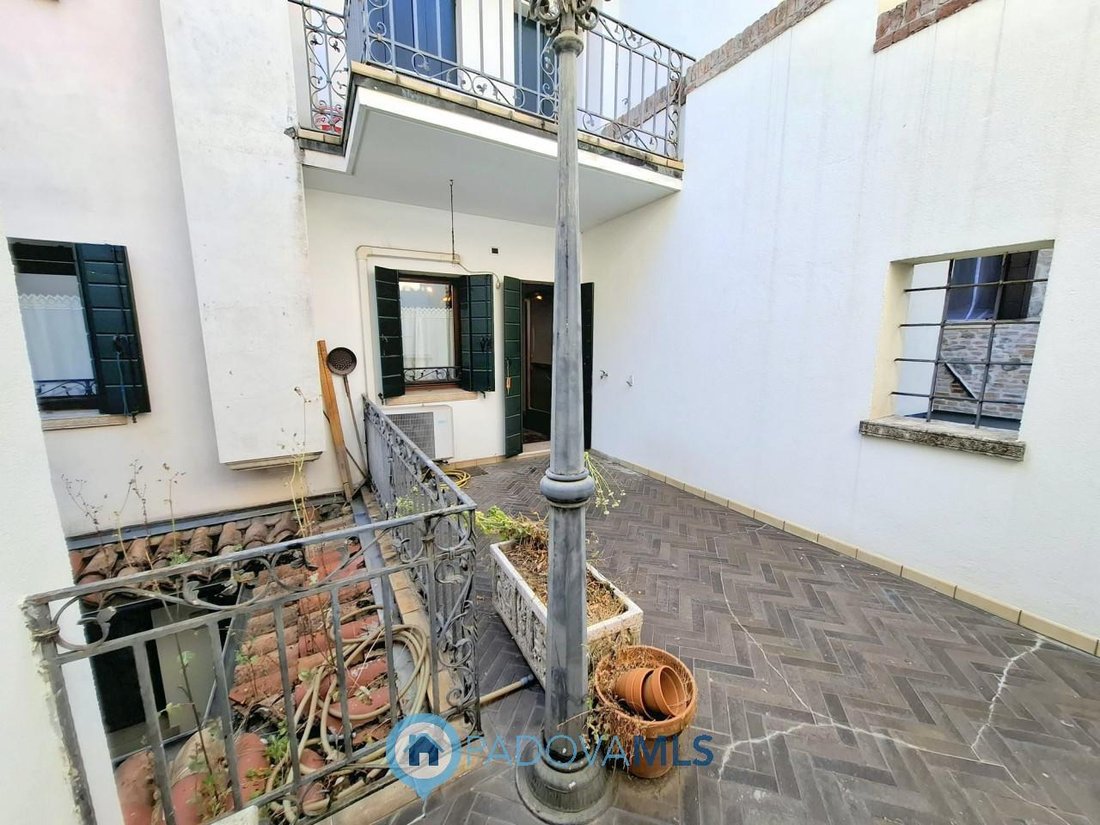 Whispers of Venice: A Hidden Palazzo in Padova’s Historic Heart