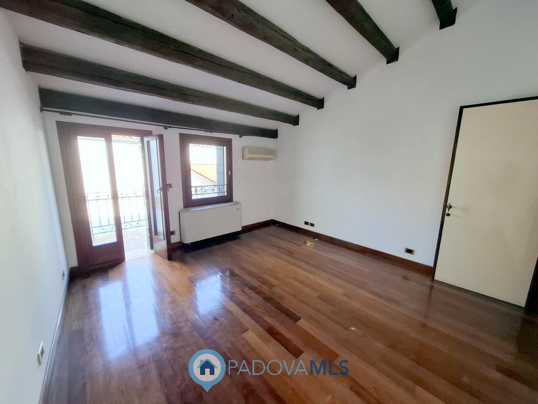 Whispers of Venice: A Hidden Palazzo in Padova’s Historic Heart