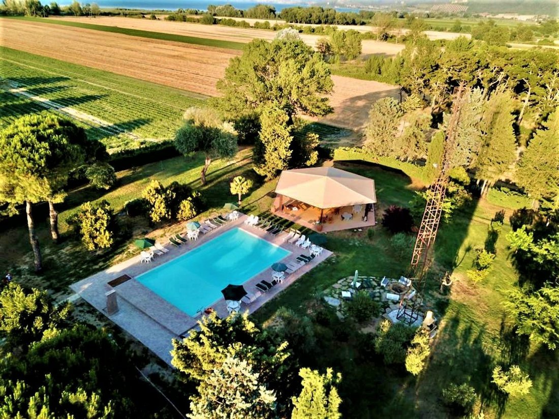 Villa in Castiglione del Lago, Umbria, Italy 2 - 16069307