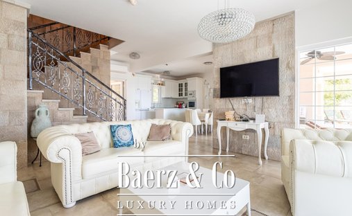 Villa in Mimice, Split-Dalmatia County, Croatia 1