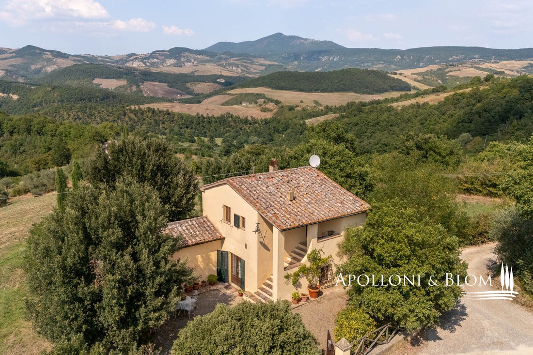 Villa in San Casciano dei Bagni, Tuscany, Italy 1 - 16069417