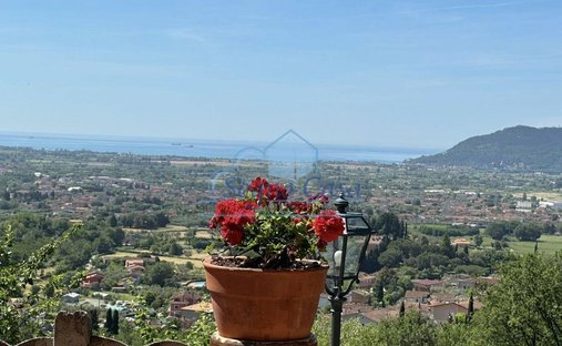 Villa in Fosdinovo, Tuscany, Italy 1
